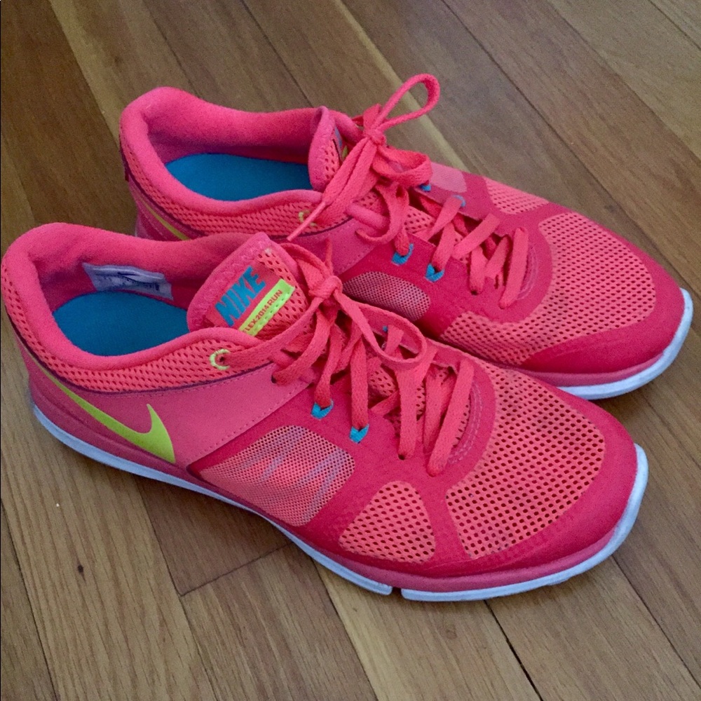 Hot pink/coral Nike Flex 2014 Run